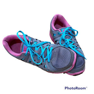 Women’s NIKE tennis shoes sneakers Dual Fusion Run 2 Size 7.5
